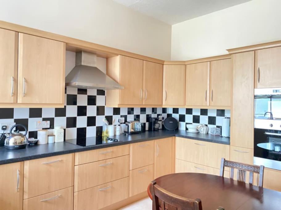 St John'S Flat Spacious Accomodation Dalry  Luaran gambar